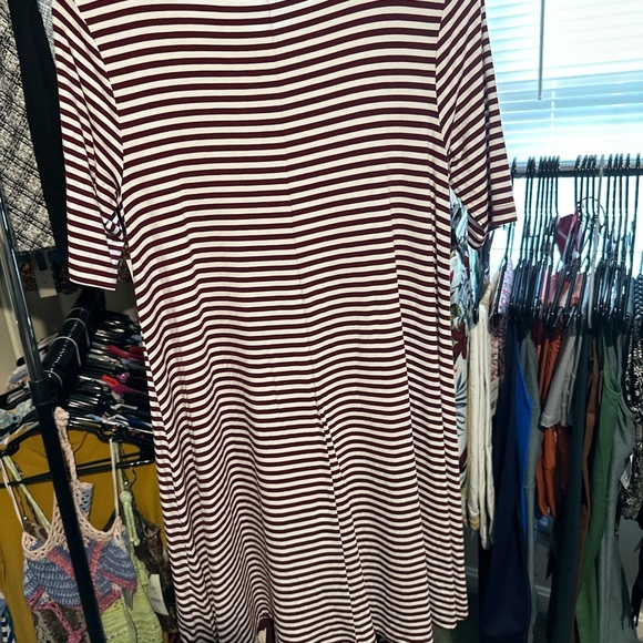 Old Navy Burgundy and White Striped Top - Picture 4 of 5